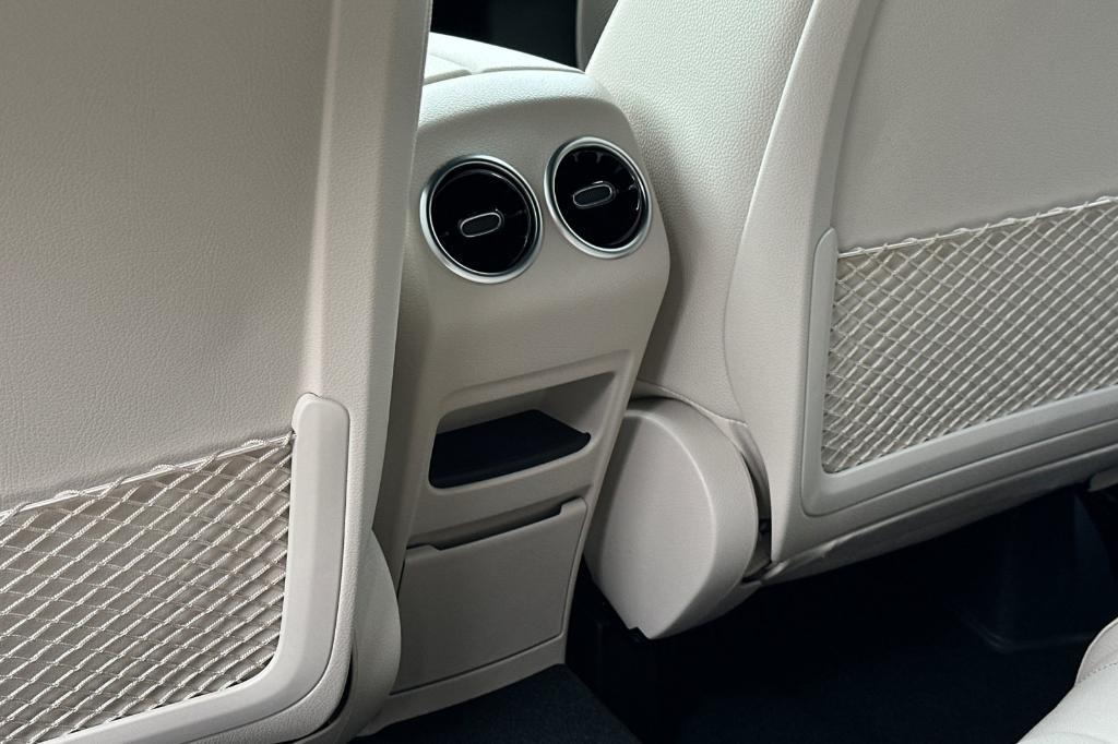 new 2025 Mercedes-Benz GLA 250 car, priced at $46,195