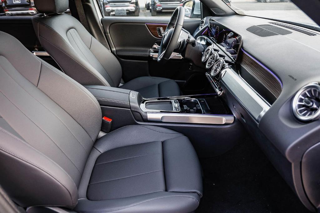 new 2026 Mercedes-Benz GLB 250 car, priced at $49,325