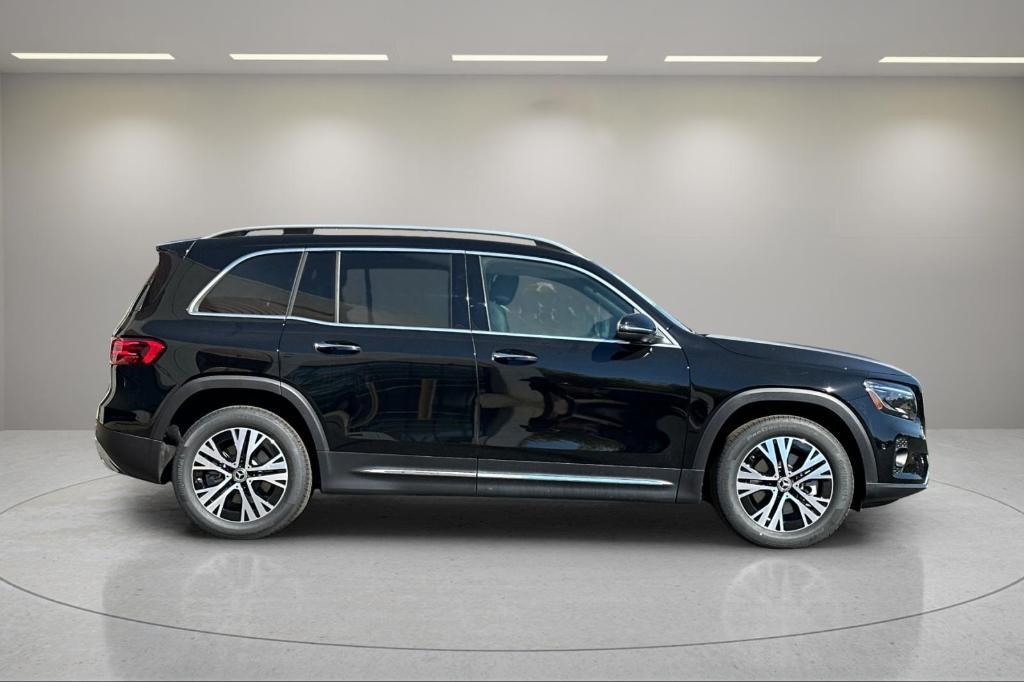new 2024 Mercedes-Benz GLB 250 car, priced at $49,320