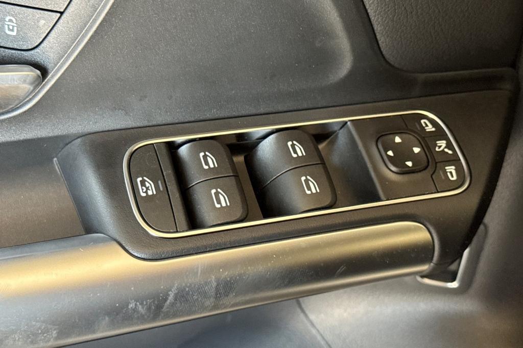 new 2025 Mercedes-Benz GLA 250 car, priced at $46,205