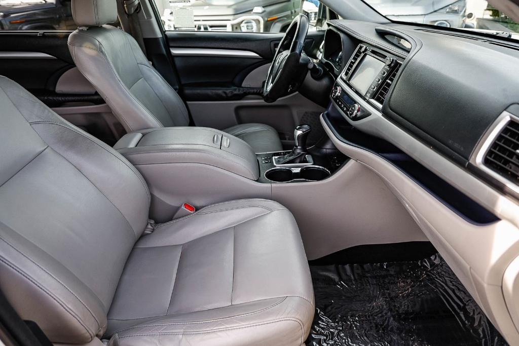 used 2014 Toyota Highlander car, priced at $14,588