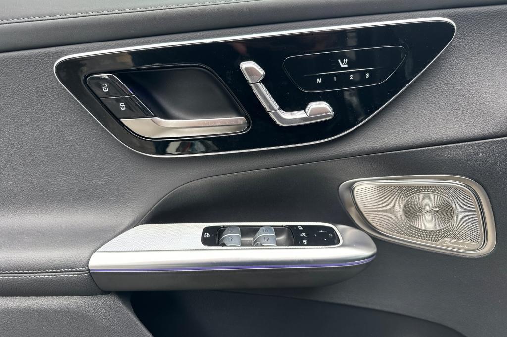 new 2025 Mercedes-Benz GLC 300 car, priced at $60,585