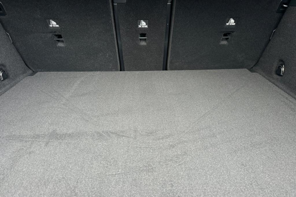 new 2025 Mercedes-Benz GLC 300 car, priced at $60,585