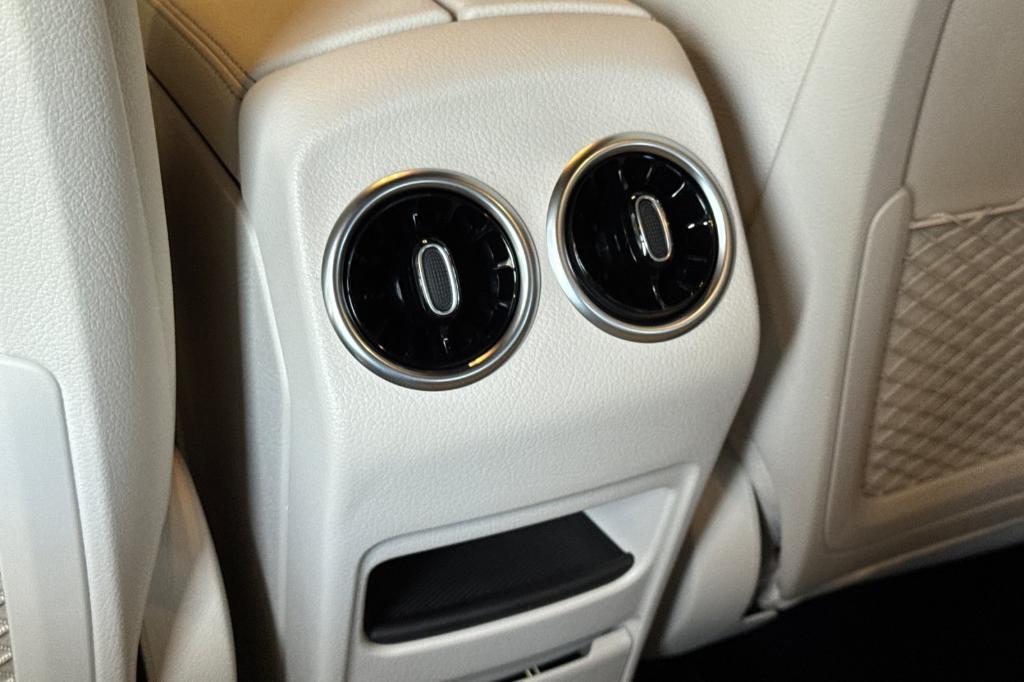 new 2025 Mercedes-Benz GLA 250 car, priced at $46,195