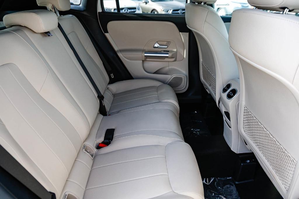 used 2025 Mercedes-Benz GLA 250 car, priced at $35,990