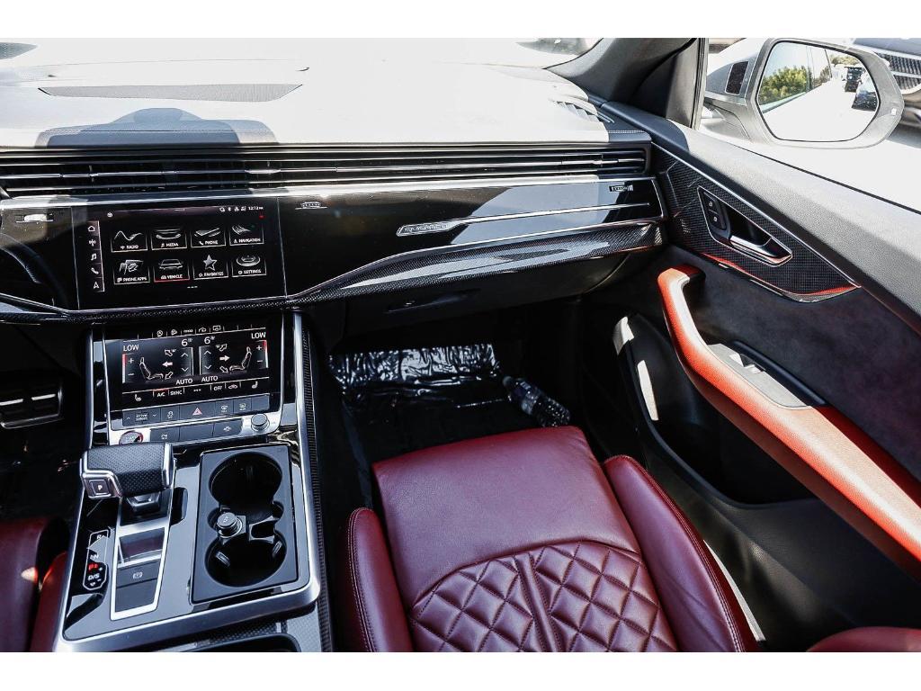 Audi SQ8 view 16
