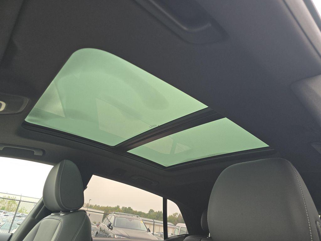Audi Q8 view 9