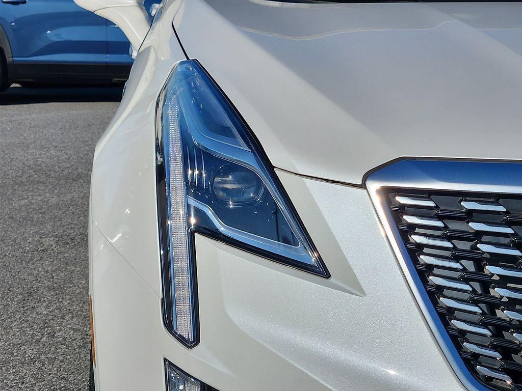 used 2021 Cadillac XT5 car, priced at $27,593