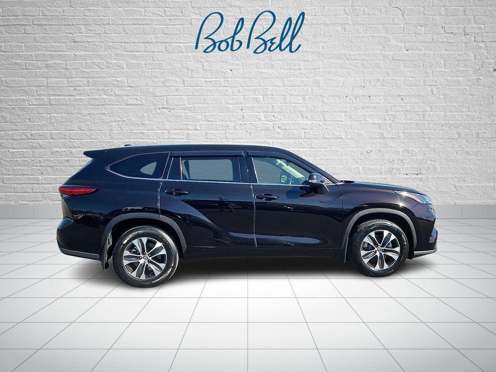 used 2022 Toyota Highlander car, priced at $29,833