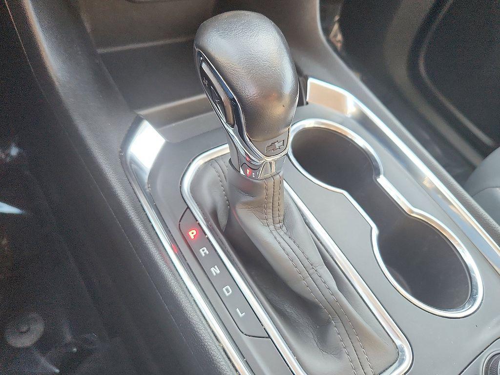 used 2021 Chevrolet Traverse car, priced at $28,361