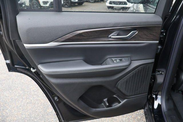 new 2026 Jeep Grand Cherokee car, priced at $46,750