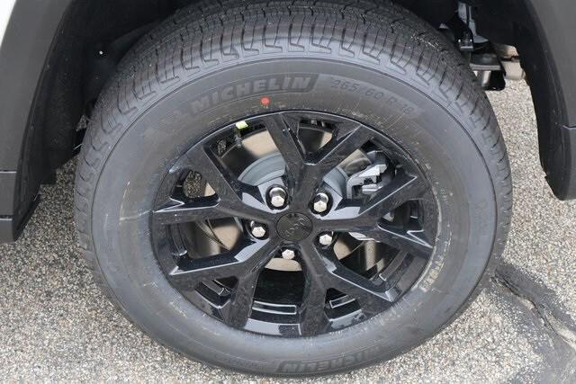 new 2025 Jeep Grand Cherokee car, priced at $42,010