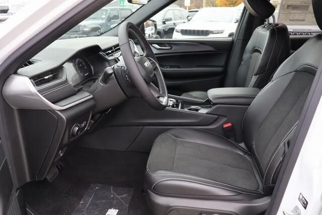 new 2025 Jeep Grand Cherokee car, priced at $42,010