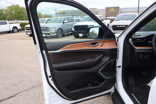 new 2026 Jeep Grand Cherokee car, priced at $57,237