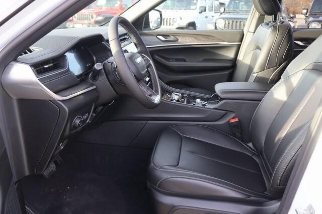 new 2025 Jeep Grand Cherokee car, priced at $48,640