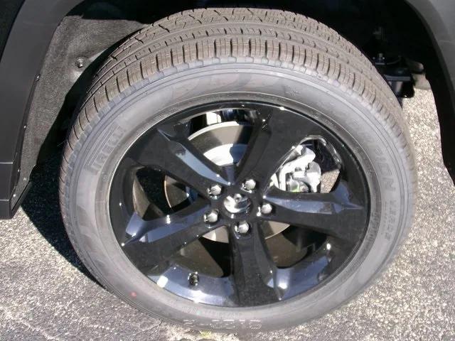 new 2025 Jeep Grand Cherokee car, priced at $43,220