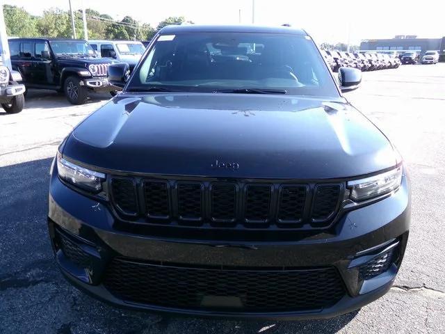 new 2025 Jeep Grand Cherokee car, priced at $43,220