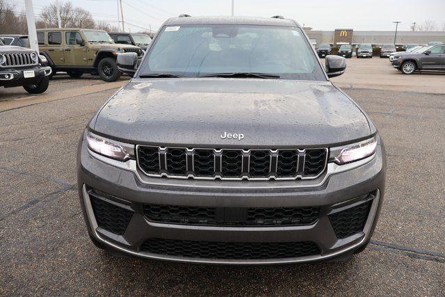 new 2026 Jeep Grand Cherokee car, priced at $45,985