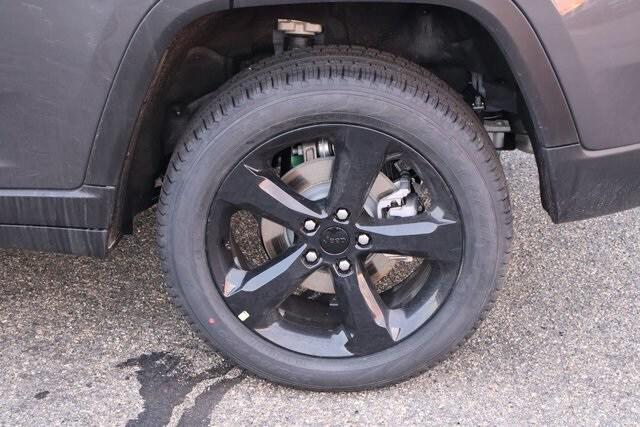 new 2025 Jeep Grand Cherokee car, priced at $48,235