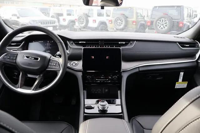 new 2025 Jeep Grand Cherokee car, priced at $48,985