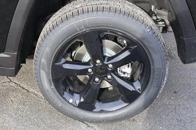 new 2025 Jeep Grand Cherokee car, priced at $48,985