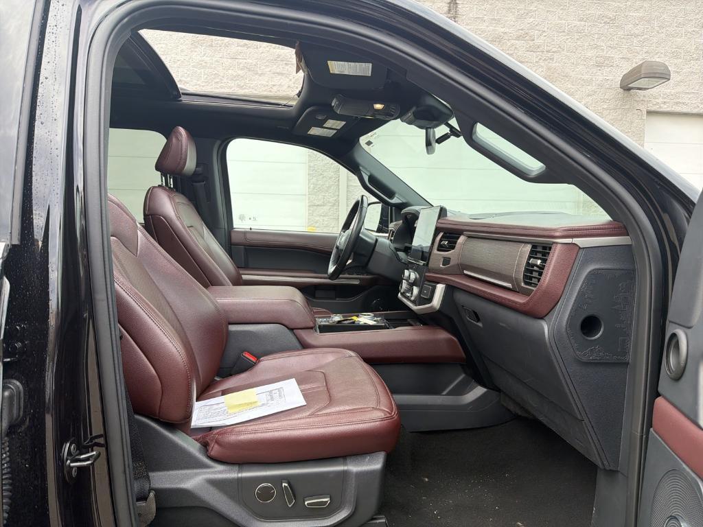 used 2024 Ford Expedition car, priced at $43,225