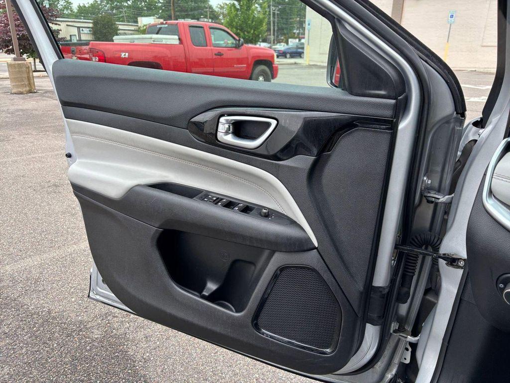 used 2025 Jeep Compass car, priced at $21,499
