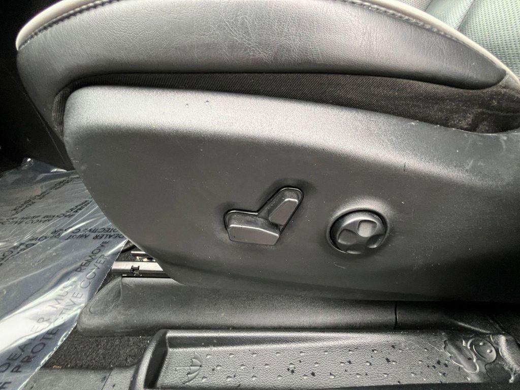 used 2025 Chrysler Pacifica car, priced at $34,798