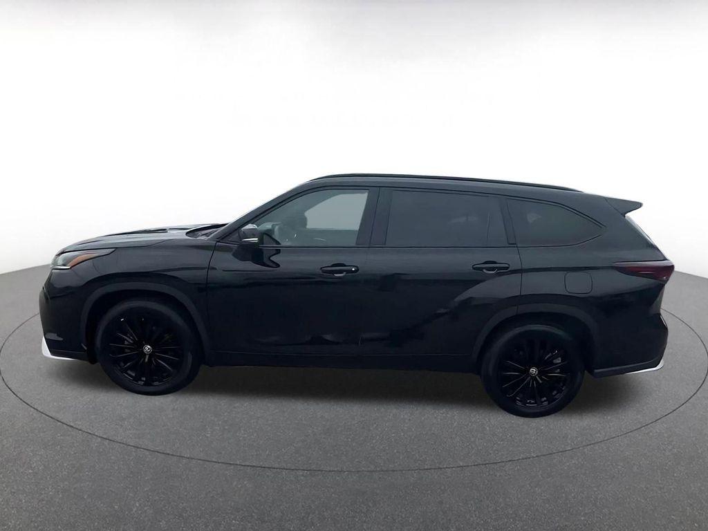 used 2025 Toyota Highlander car, priced at $42,098