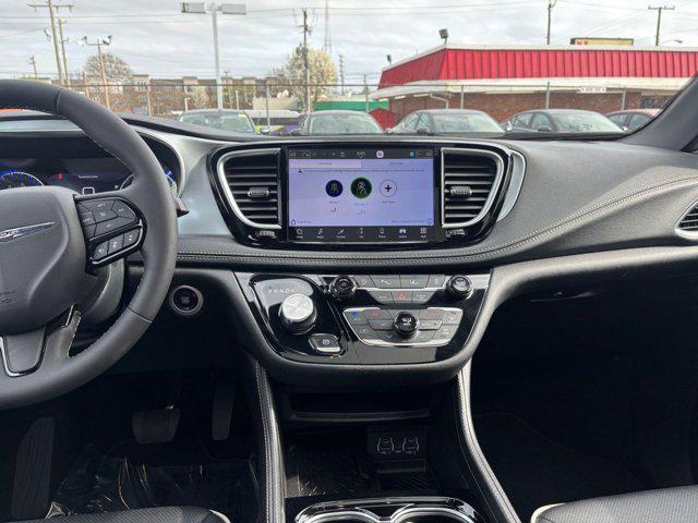used 2025 Chrysler Pacifica car, priced at $35,101