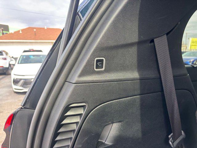 used 2025 Chrysler Pacifica car, priced at $35,101