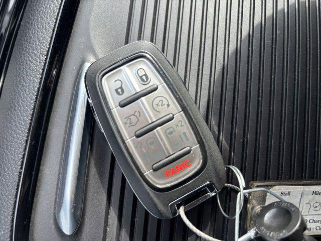 used 2025 Chrysler Pacifica car, priced at $35,101