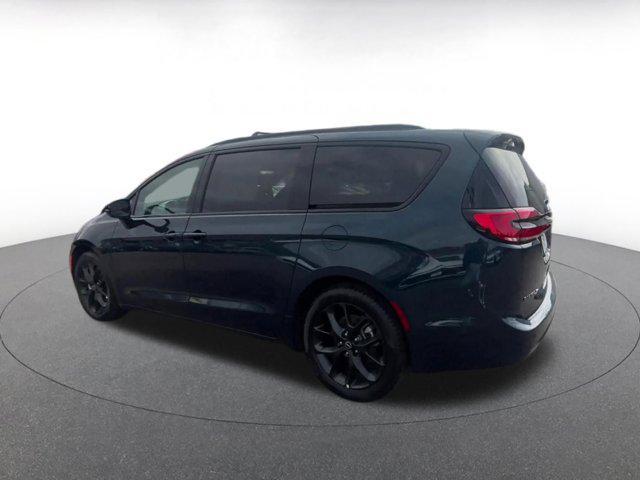 used 2025 Chrysler Pacifica car, priced at $35,101