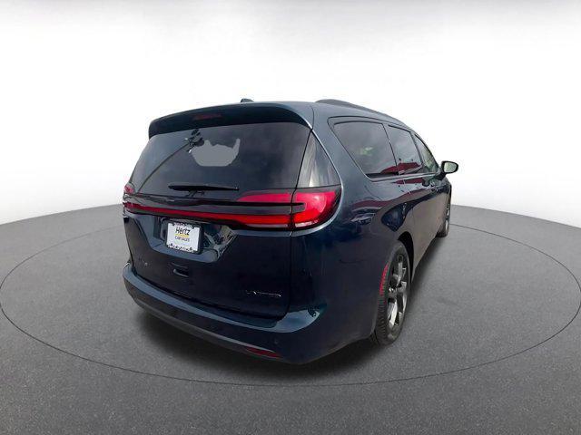 used 2025 Chrysler Pacifica car, priced at $35,101