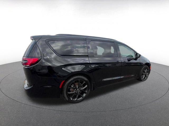 used 2025 Chrysler Pacifica car, priced at $31,671