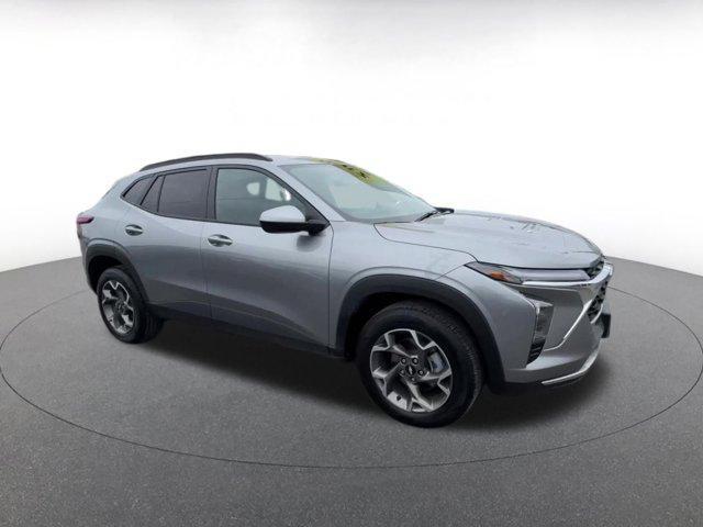 used 2025 Chevrolet Trax car, priced at $19,539