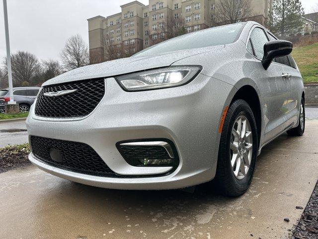 used 2024 Chrysler Pacifica car, priced at $26,982