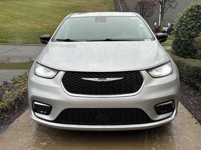used 2024 Chrysler Pacifica car, priced at $26,982
