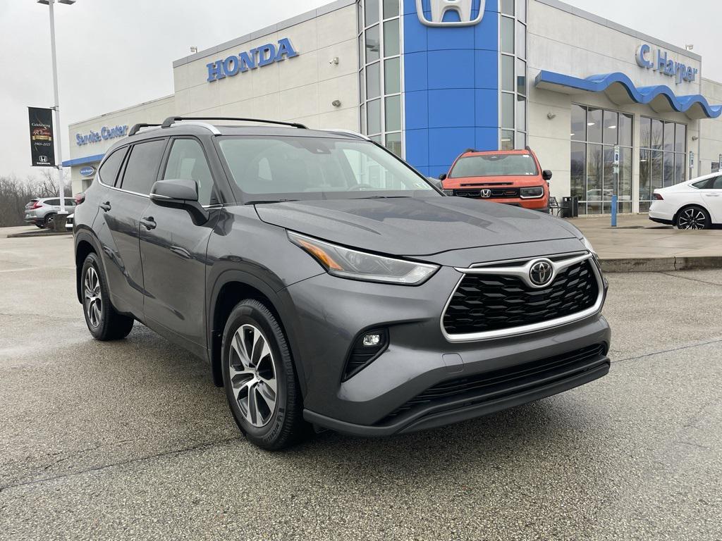 used 2021 Toyota Highlander car, priced at $27,998