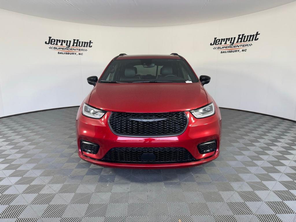 used 2025 Chrysler Pacifica car, priced at $36,290