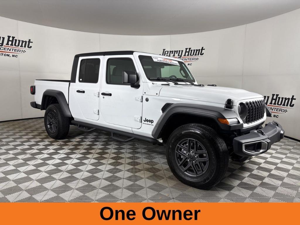 used 2025 Jeep Gladiator car, priced at $35,299