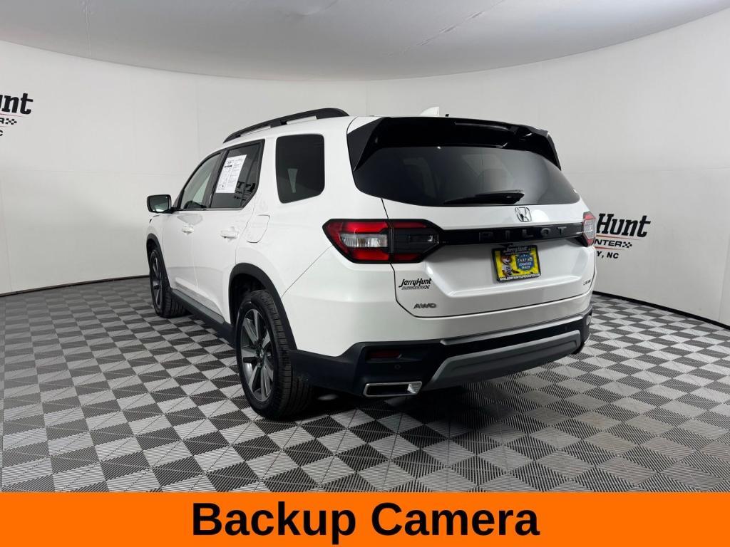used 2025 Honda Pilot car, priced at $43,099
