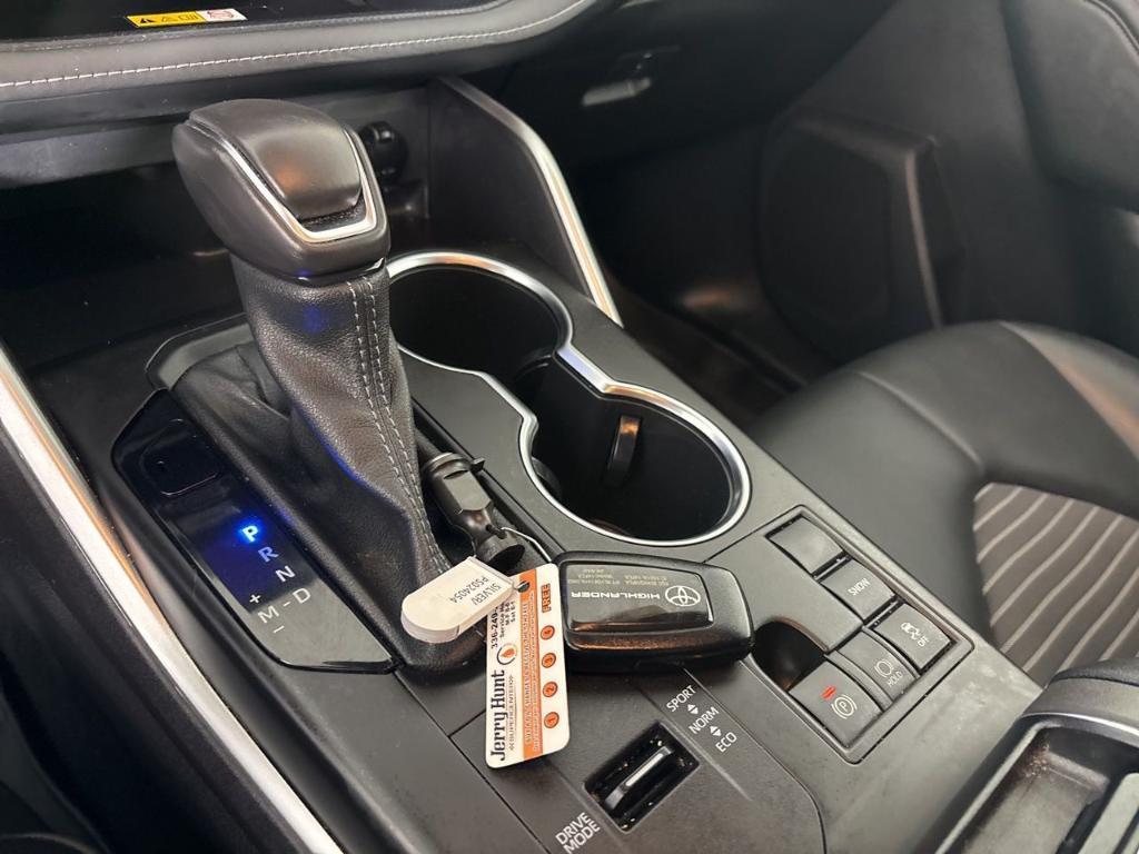 used 2023 Toyota Highlander car, priced at $38,900