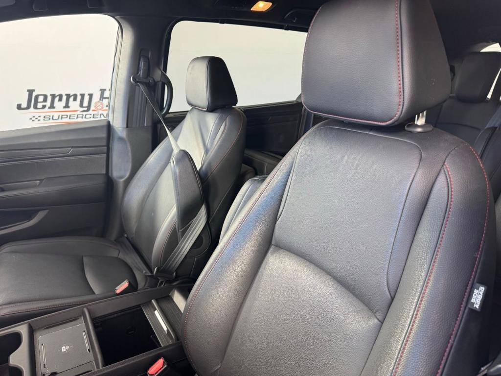 used 2025 Honda Odyssey car, priced at $37,500