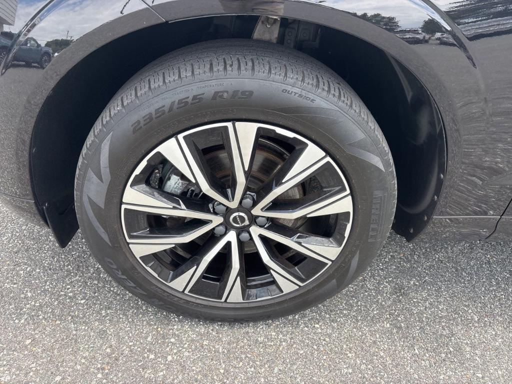 used 2023 Volvo XC60 car, priced at $28,299