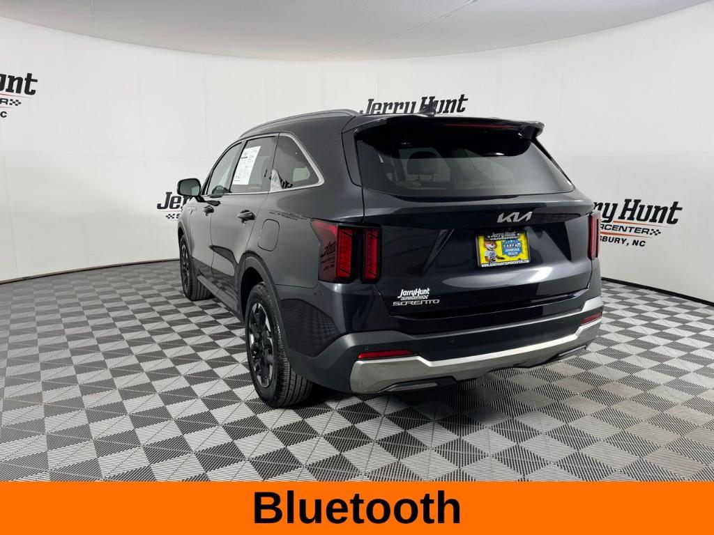 used 2025 Kia Sorento car, priced at $31,834