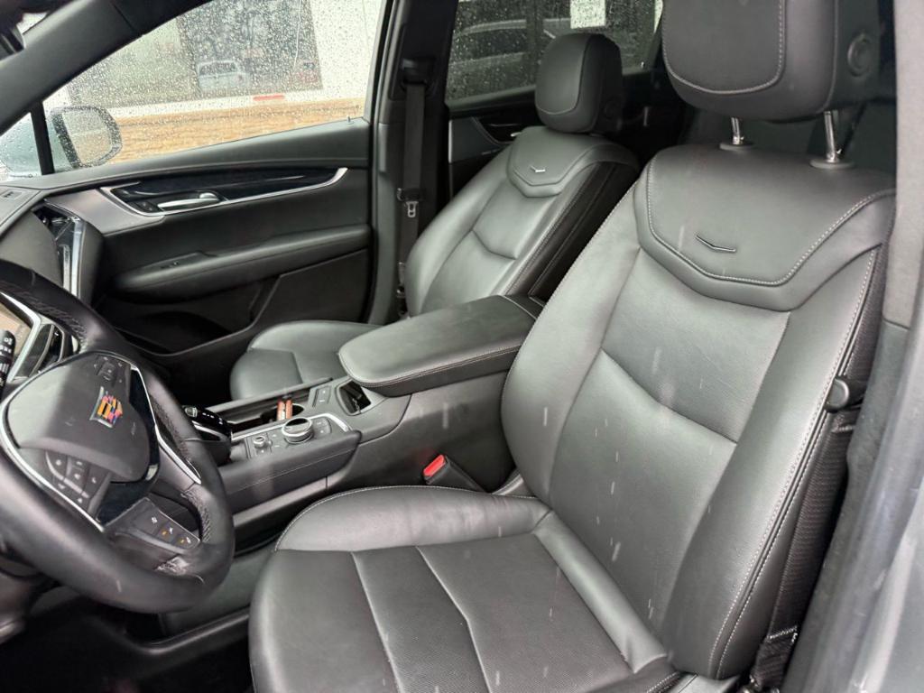 used 2025 Cadillac XT5 car, priced at $40,156