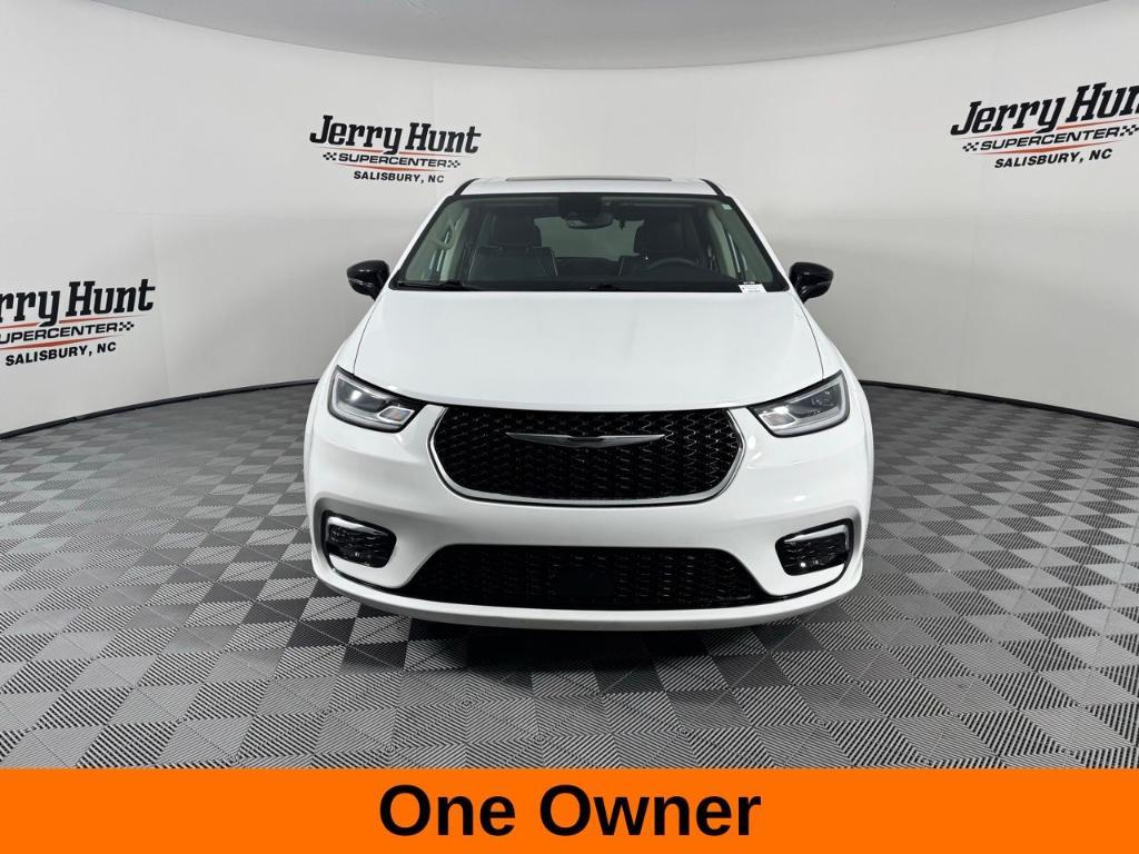 used 2024 Chrysler Pacifica car, priced at $31,000