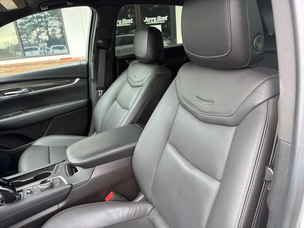 used 2022 Cadillac XT5 car, priced at $32,888