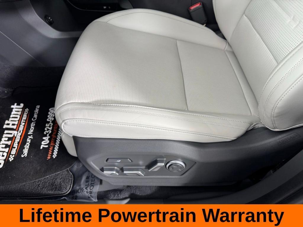 used 2025 Hyundai Santa Fe car, priced at $41,000